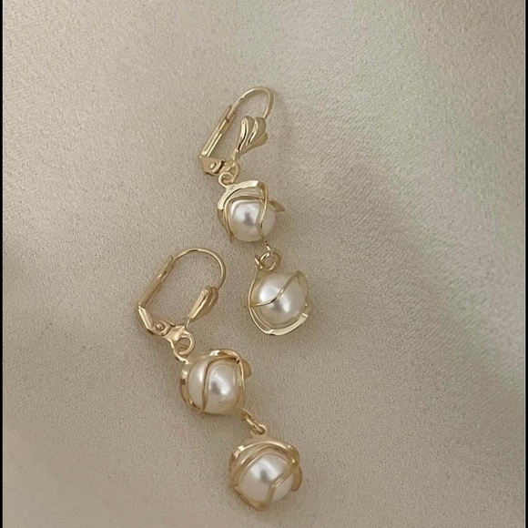 18k Gold Filled Pearl Earrings - Picture 5 of 5